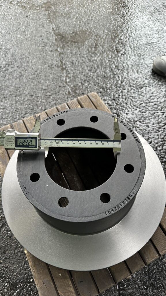 ブレーキローターのベルハットの内径が117mm 1